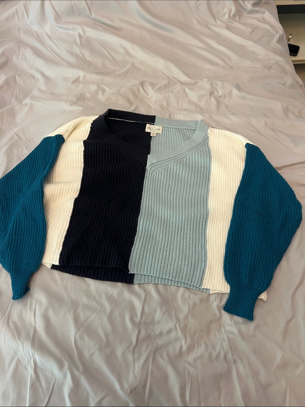 Colorblock V-Neck Ribbed Sweater in Teal, Navy, Light Blue, White